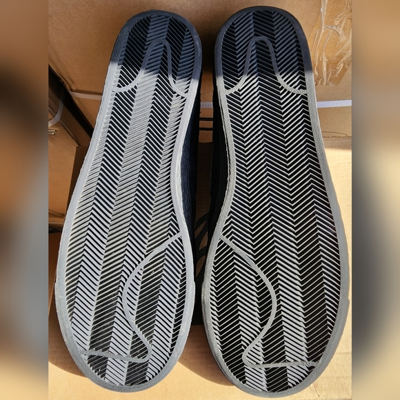 NIKE SB ZOOM SUEDE SNEAKER SIZE 11.5, COLOR BLACK - Picture 2 of 8